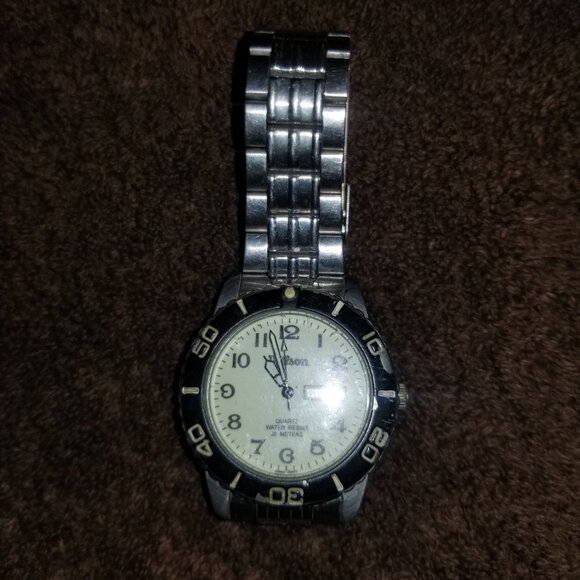 Wilson Glow in the Dark Watch Men's new battery - Picture 6 of 6